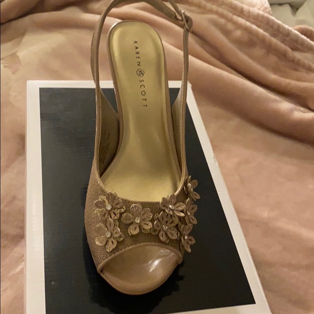 Beautiful sling back open toe high heels 👠 used